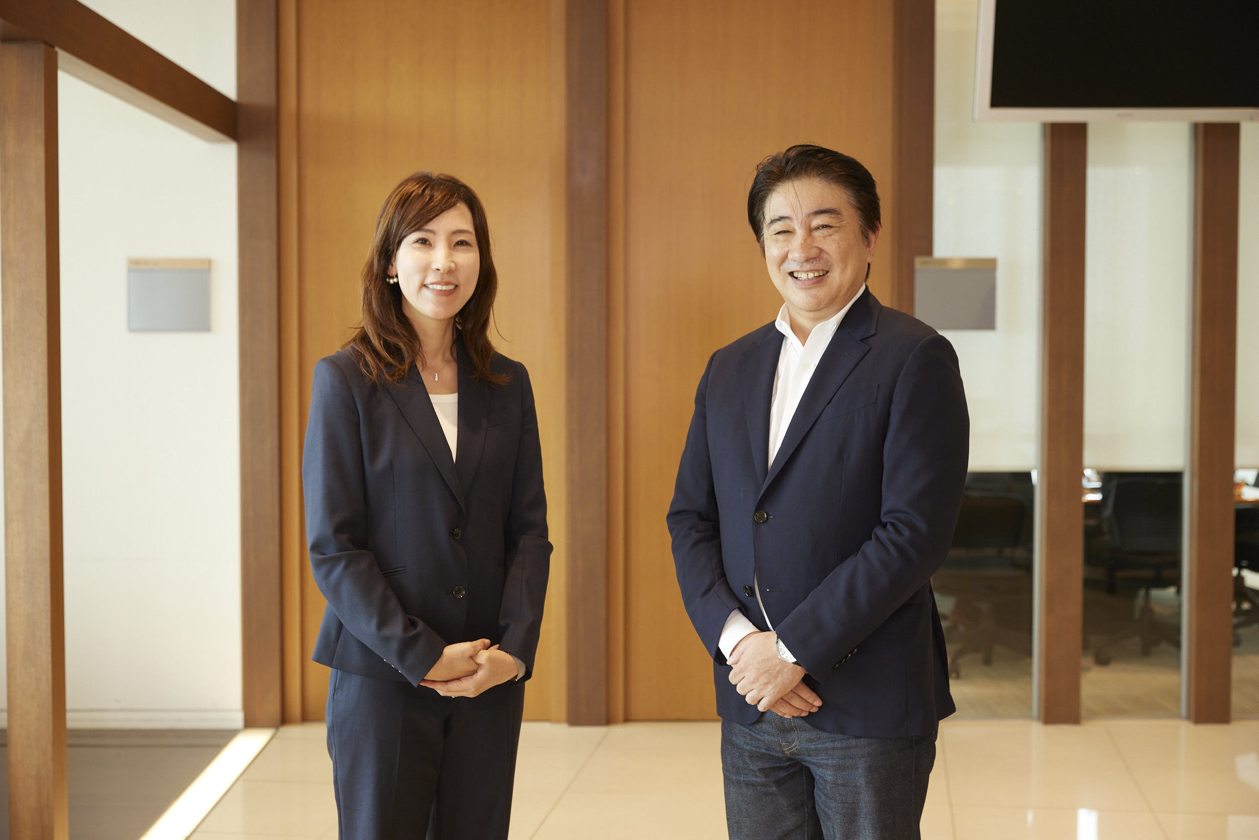 DXを成功させる大前提はクラウド、Fit to standardの考えに基づき導入効果を最大化せよ【日本オラクル 渋谷由貴×デジタルシフトウェーブ  鈴木康弘 特別対談4】 | DXマガジン